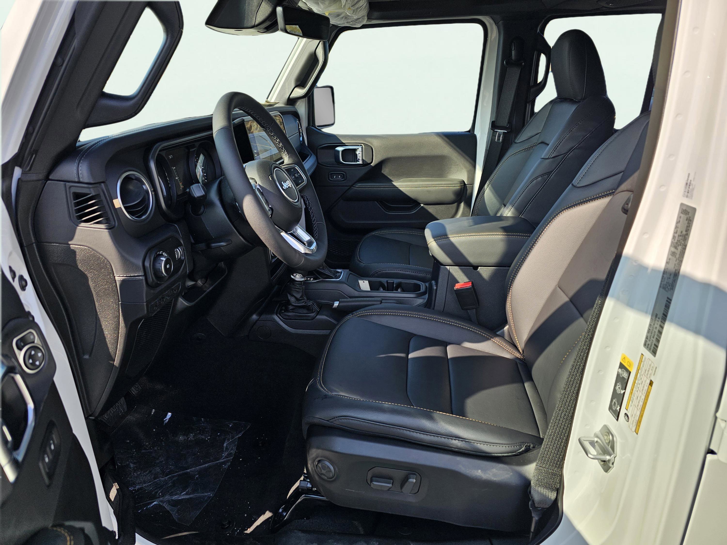 New 2026 Jeep Wrangler Unlimited Sahara AWD/4WD image 18