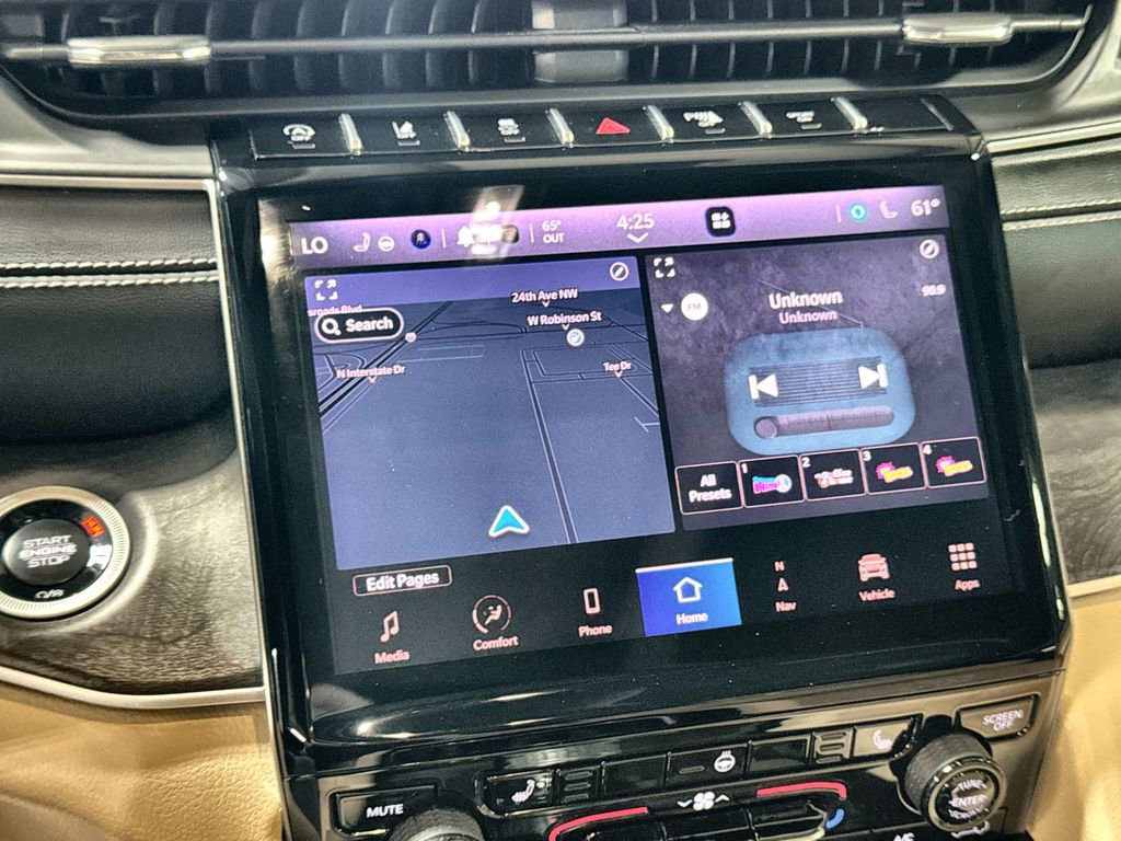 Used 2024 Jeep Grand Cherokee L Limited w/ Black Appearance Package image 19