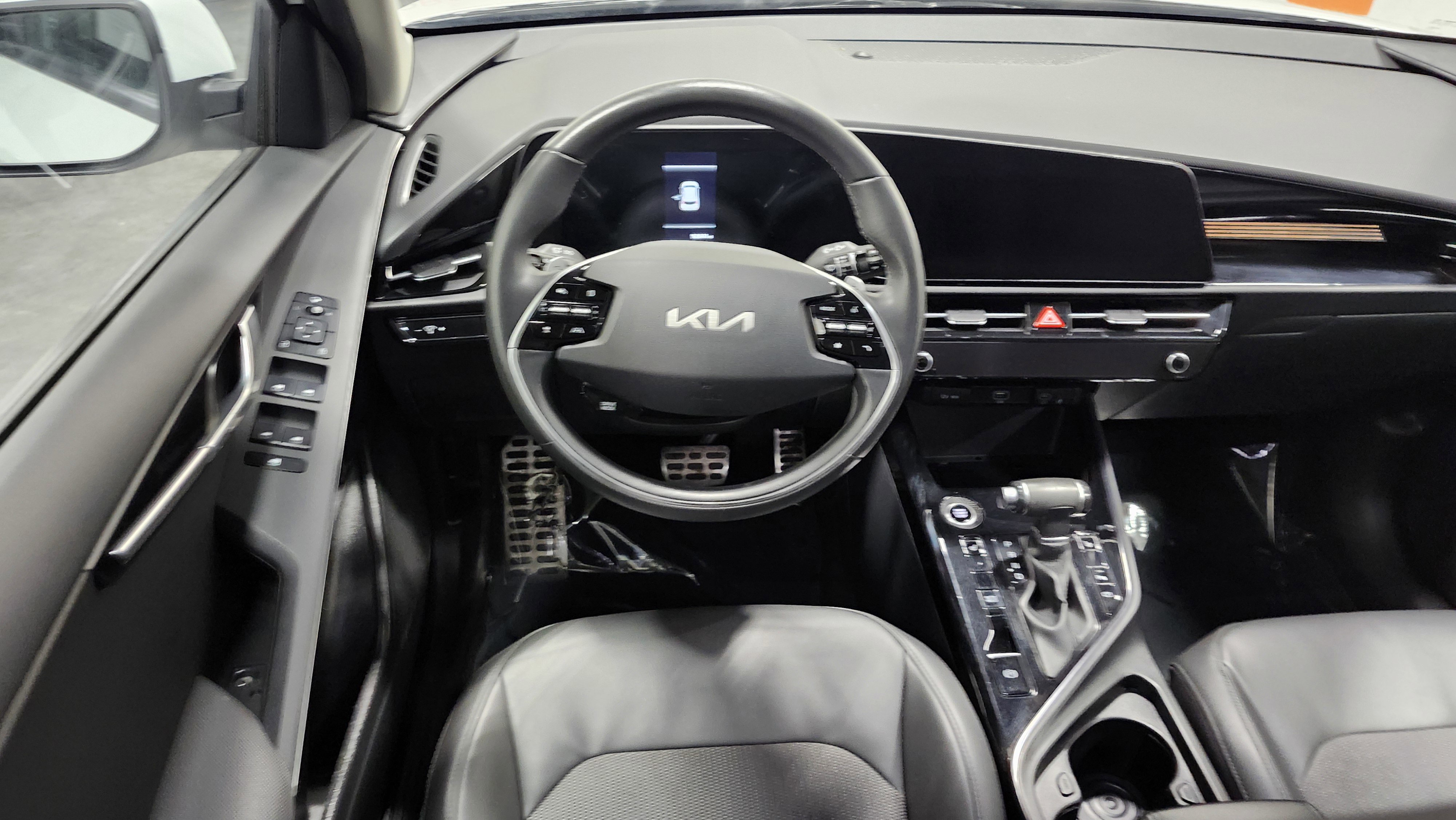Used 2023 Kia Niro EX Touring image 26