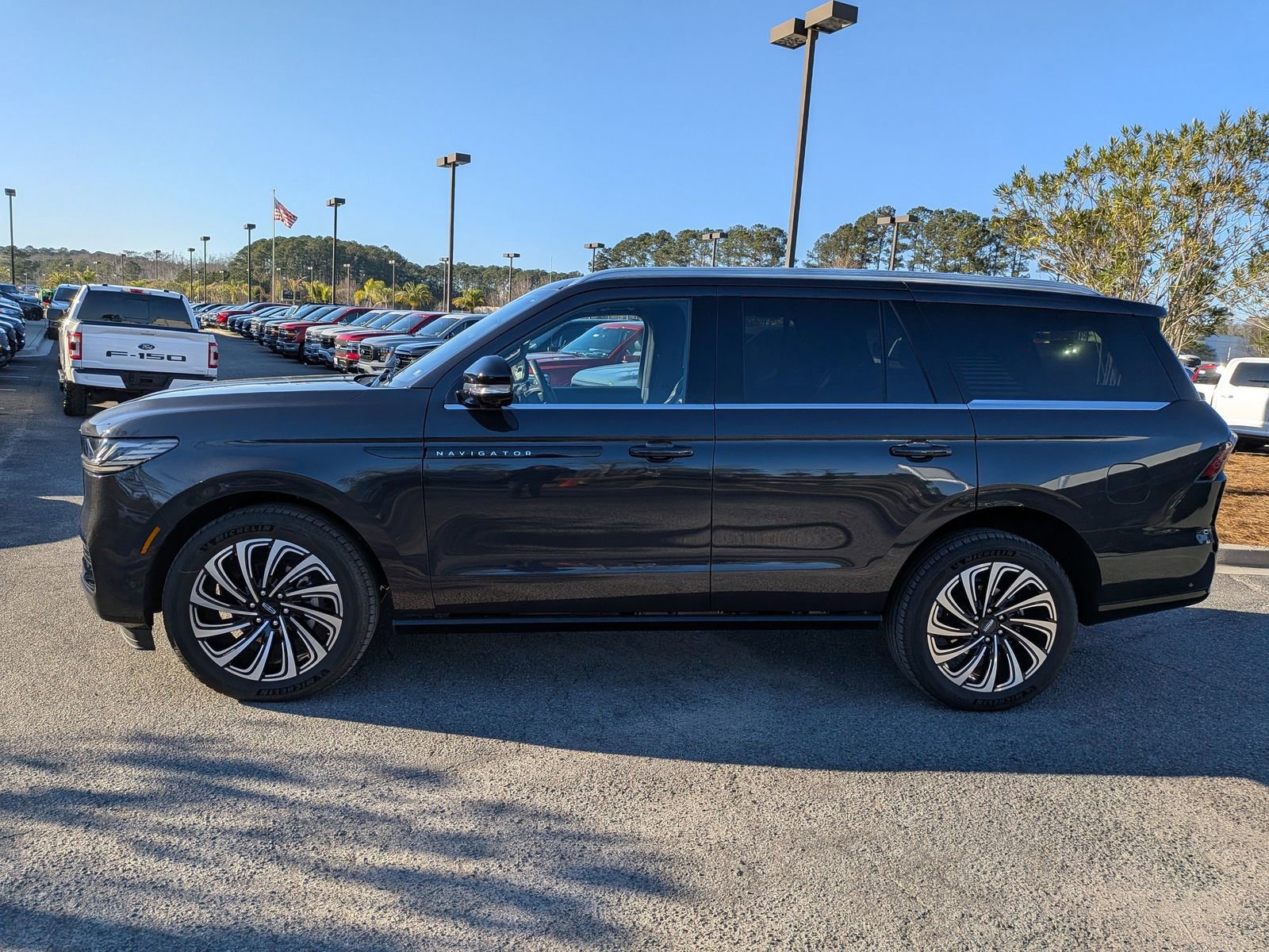 Used 2025 Lincoln Navigator Black Label image 8