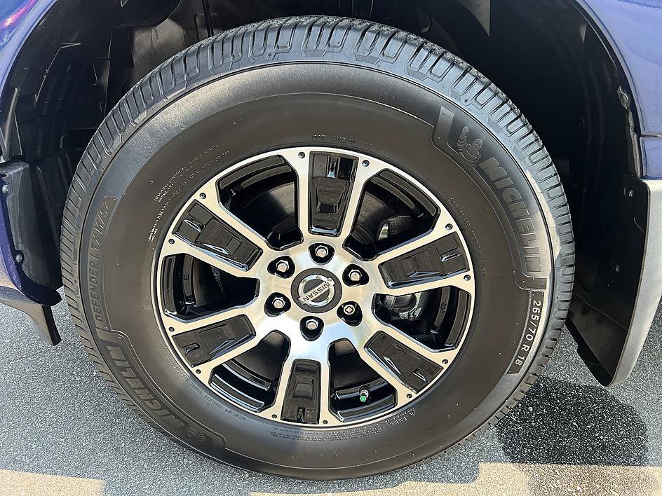 Used 2020 Nissan Titan SV w/ SV Convenience Package RWD image 9