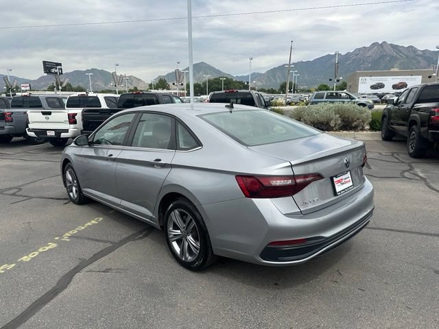 Used 2024 Volkswagen Jetta SE FWD image 8
