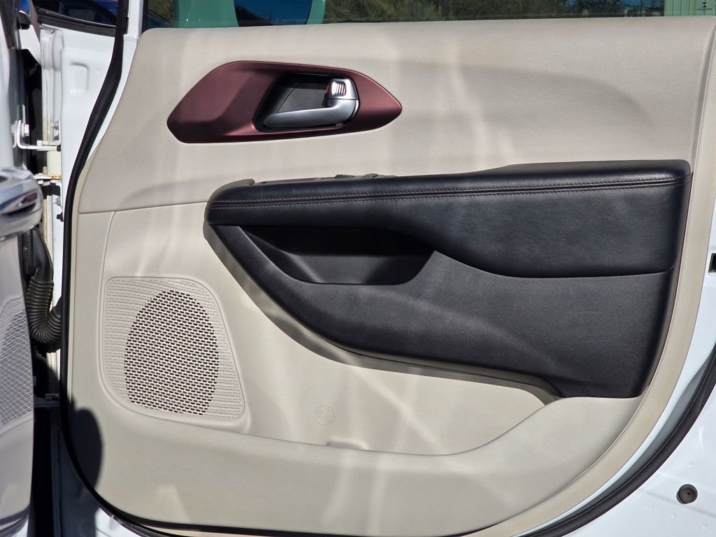 Used 2017 Chrysler Pacifica Limited w/ Tire & Wheel Group image 45