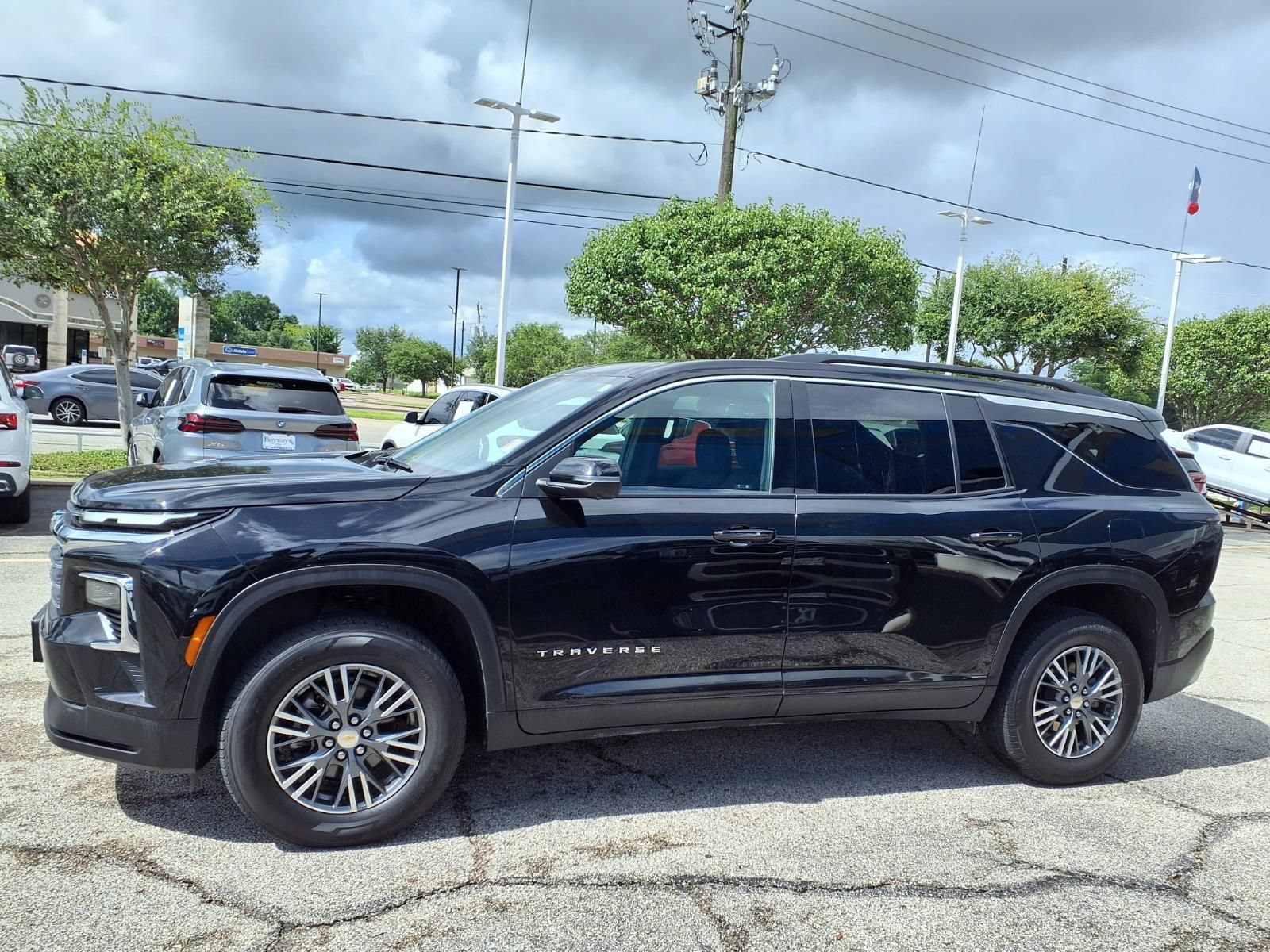 Used 2024 Chevrolet Traverse LT AWD/4WD image 24