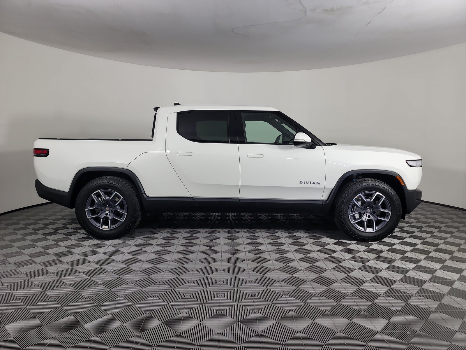 Used 2024 Rivian R1T Adventure AWD/4WD image 6