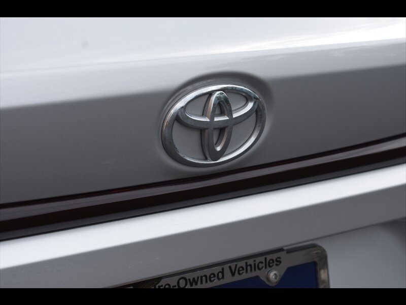 Used 2021 Toyota Corolla LE w/ Carpet Mat Package (TMS) FWD image 48