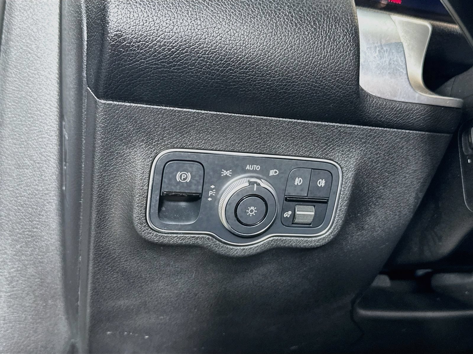Used 2022 Mercedes-Benz GLB 250 4MATIC image 11