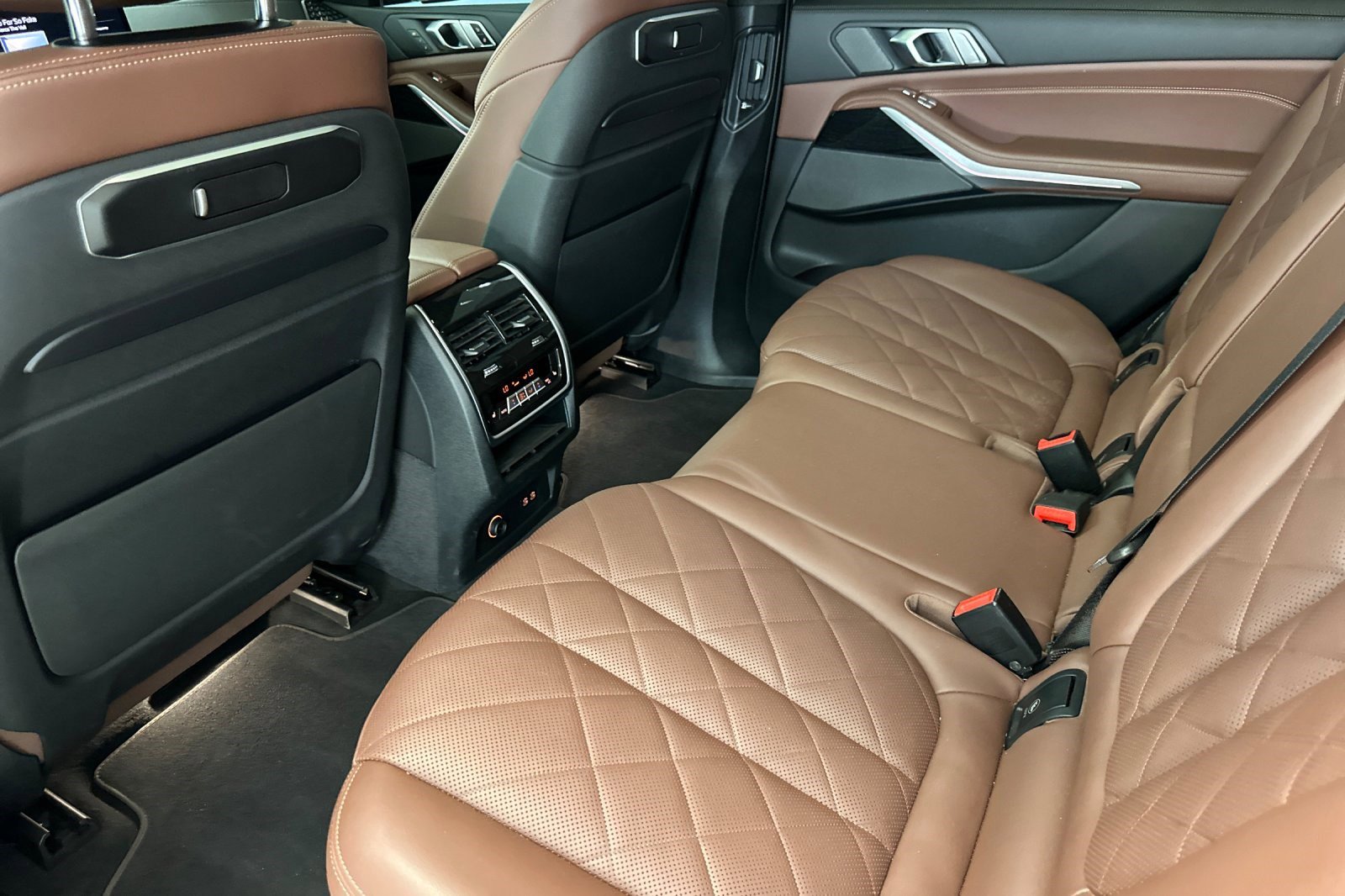 Used 2024 BMW X7 xDrive40i w/ M Sport Package image 28