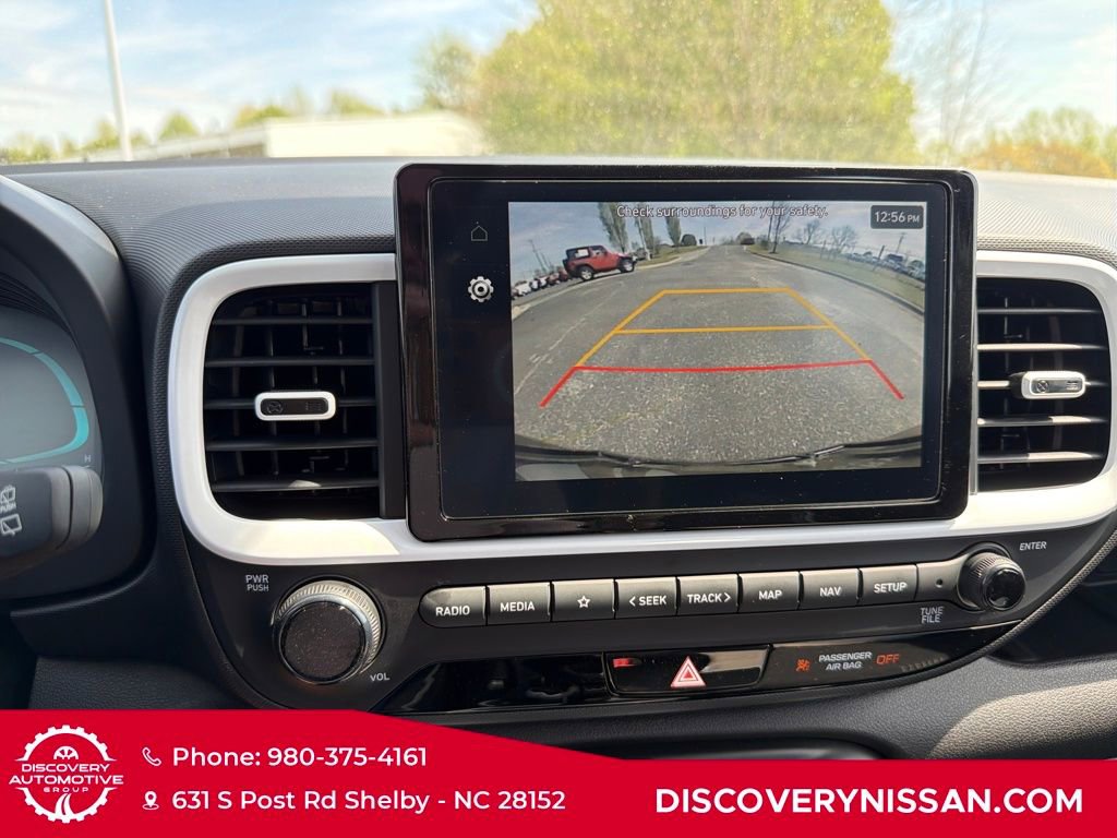 Used 2023 Hyundai Venue Limited image 19
