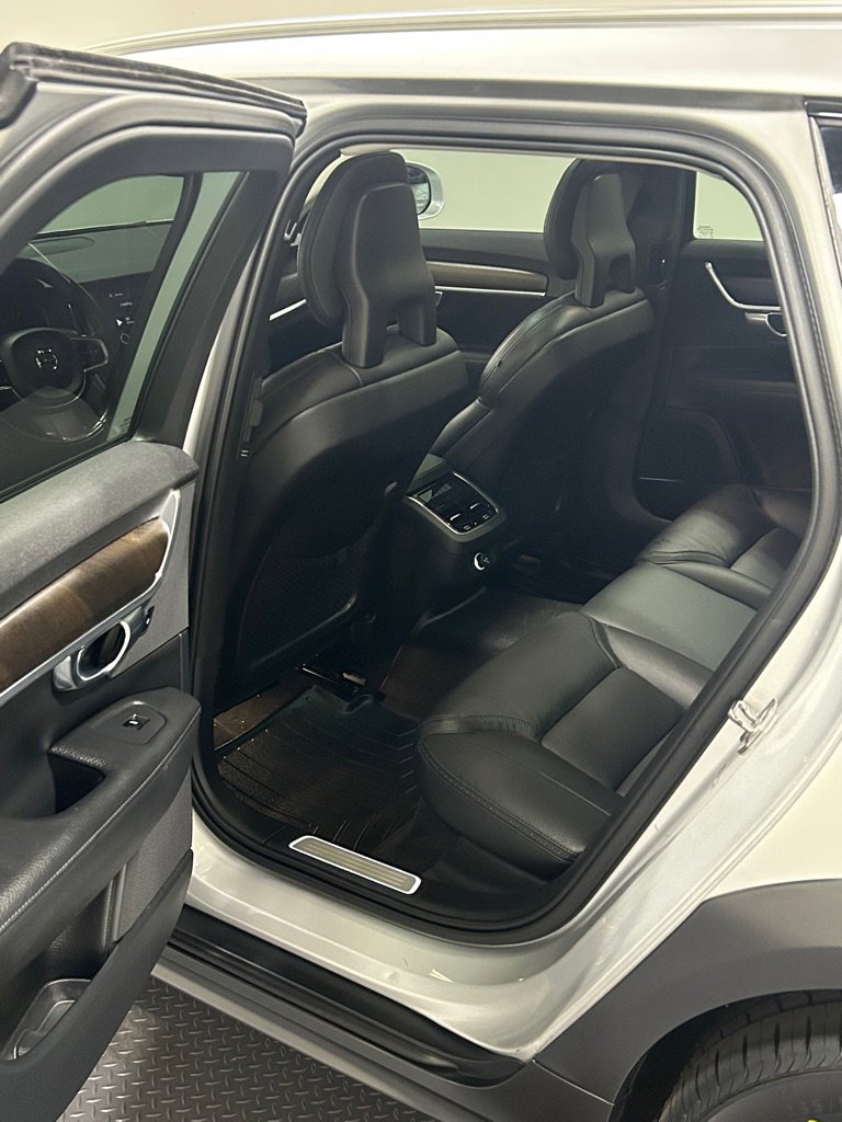 Used 2018 Volvo V90 T5 Cross Country w/ Convenience Package image 9