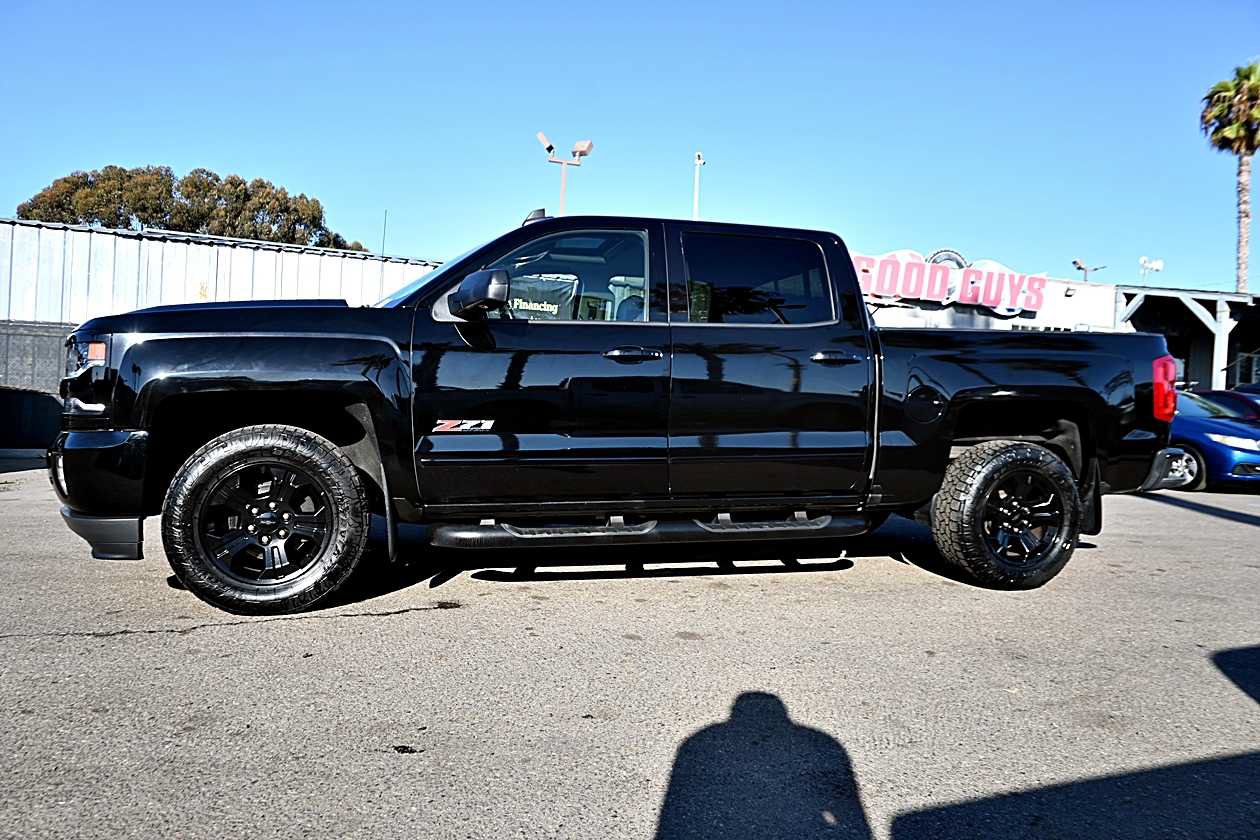 Used 2017 Chevrolet Silverado 1500 LTZ Z71 w/ LTZ Plus Package AWD/4WD image 4