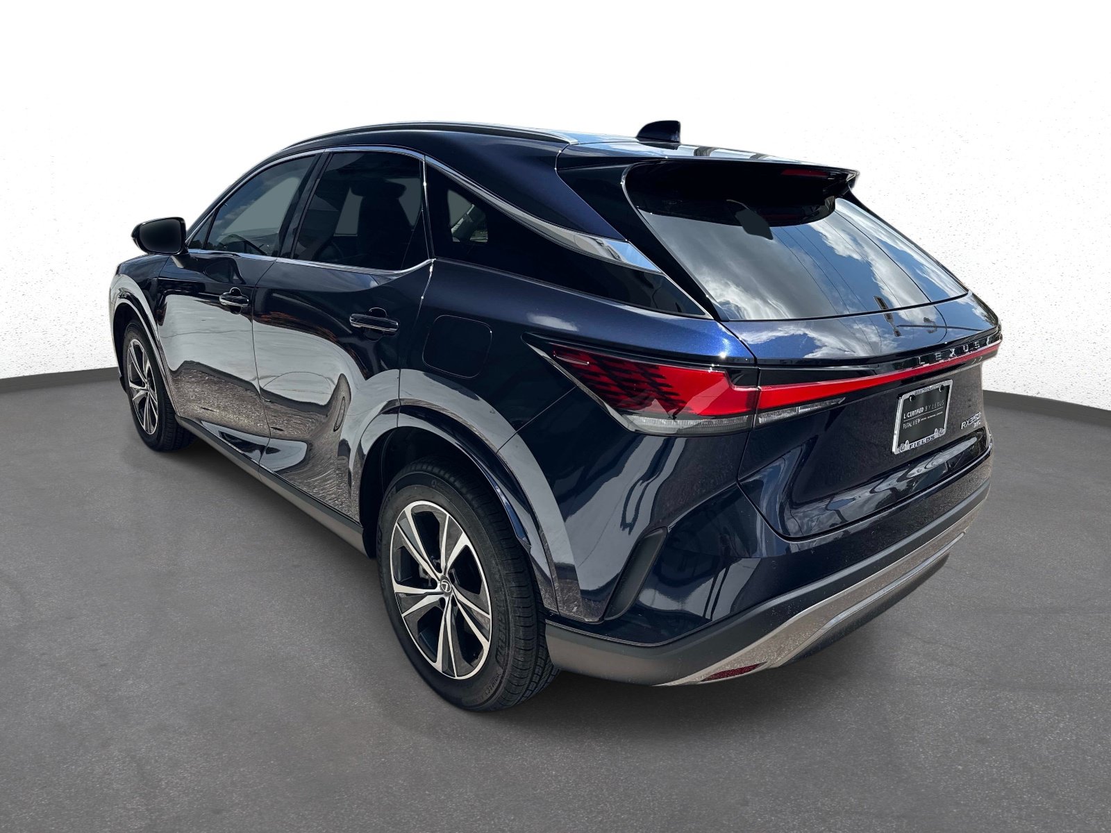 Used 2024 Lexus RX 350h w/ Accessory Package (Z1) AWD/4WD image 5