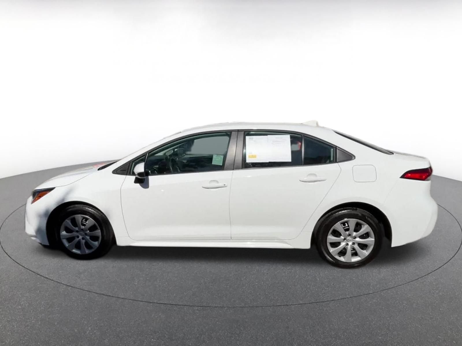Used 2025 Toyota Corolla LE FWD image 9
