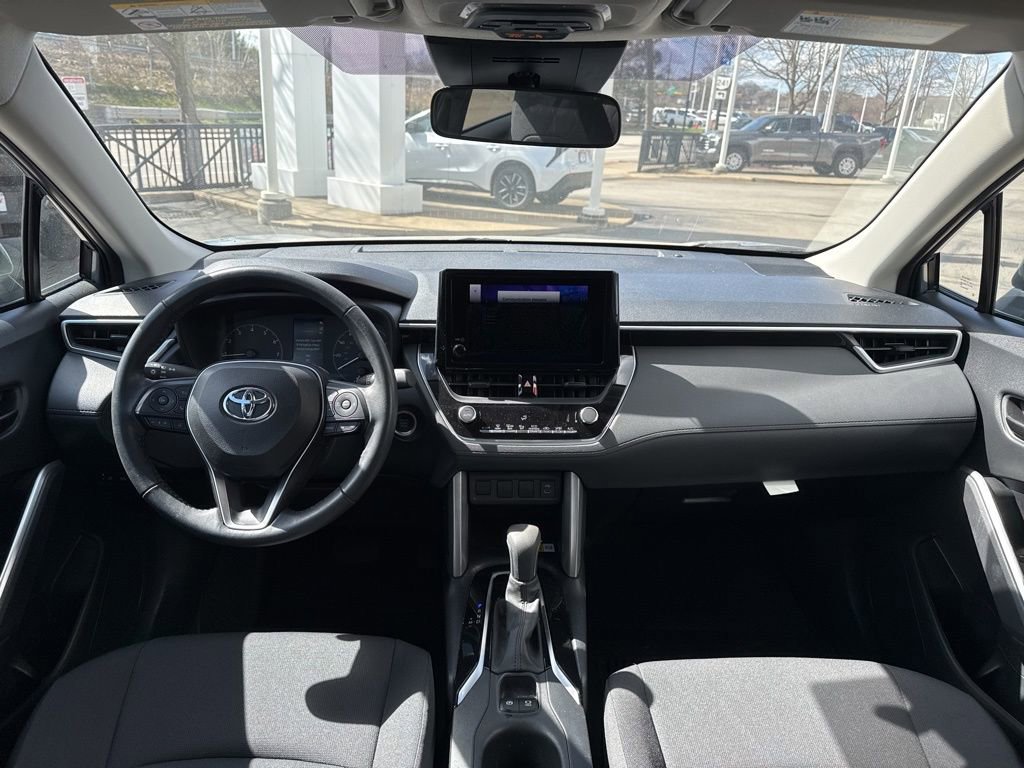 Used 2023 Toyota Corolla Cross LE w/ Moonroof Package image 18