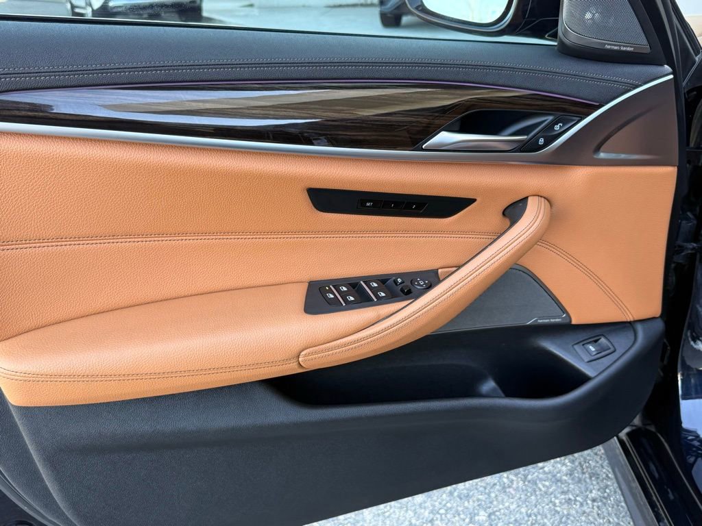 Used 2022 BMW M550i xDrive w/ Premium Package image 19