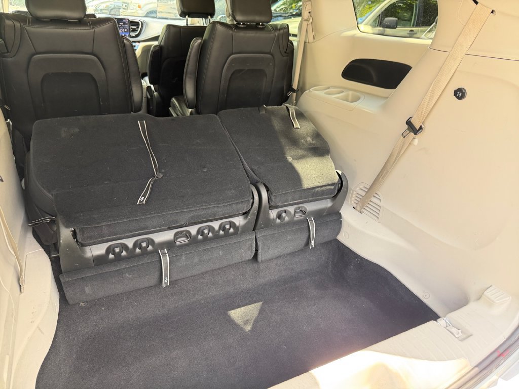 Used 2024 Chrysler Pacifica Limited FWD image 22