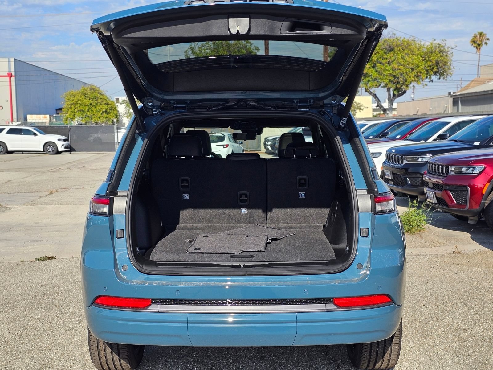 New 2026 Jeep Grand Cherokee Limited AWD/4WD image 8