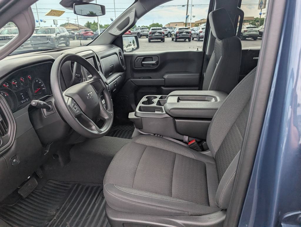 Used 2024 Chevrolet Silverado 1500 Custom w/ Dark Appearance Package AWD/4WD image 14
