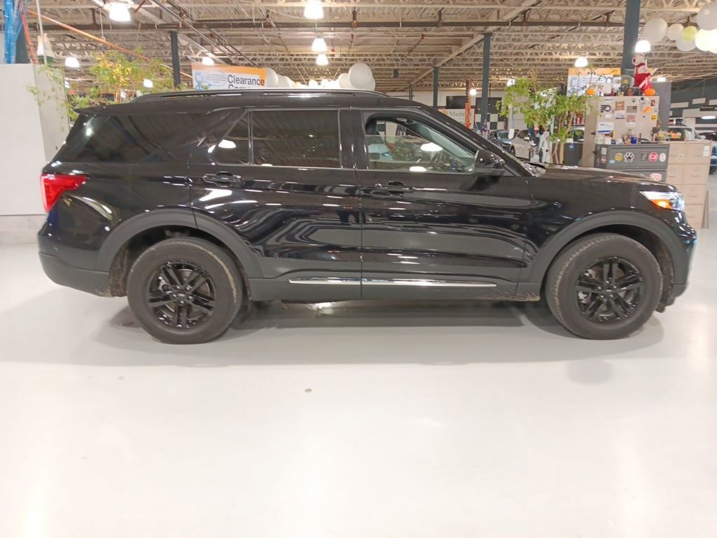 Used 2023 Ford Explorer XLT w/ Equipment Group 202A image 5