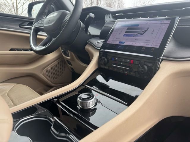 Used 2023 Jeep Grand Cherokee L Limited w/ Luxury Tech Group II image 13