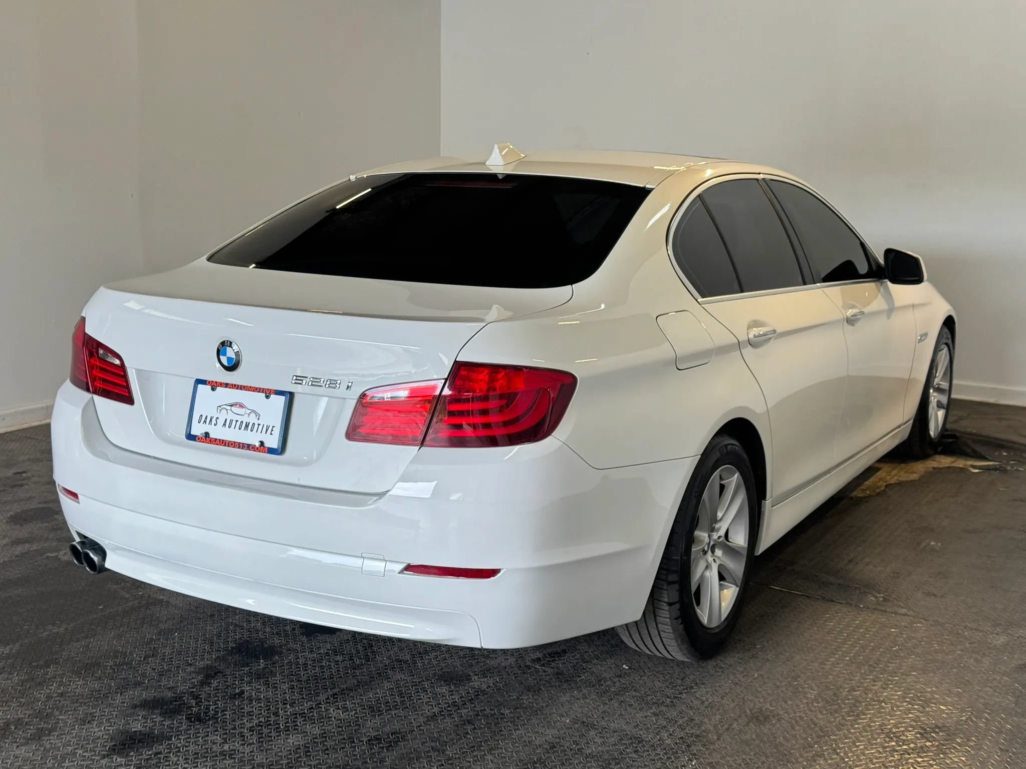 Used 2011 BMW 528i Sedan RWD image 6
