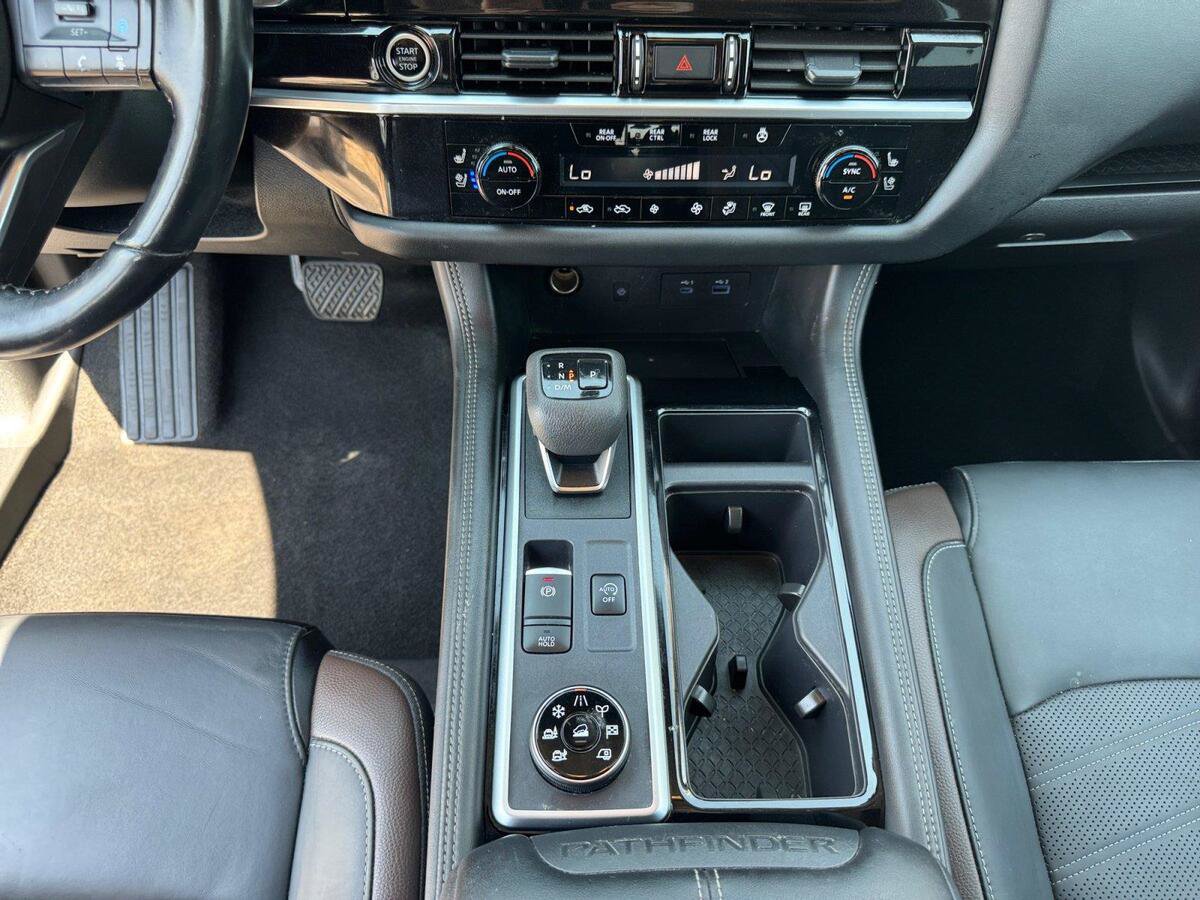 Used 2024 Nissan Pathfinder Platinum AWD/4WD image 11
