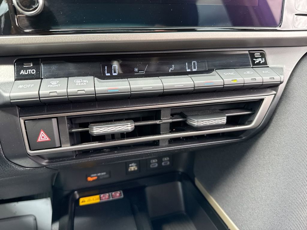 Used 2025 Toyota Camry LE FWD image 19