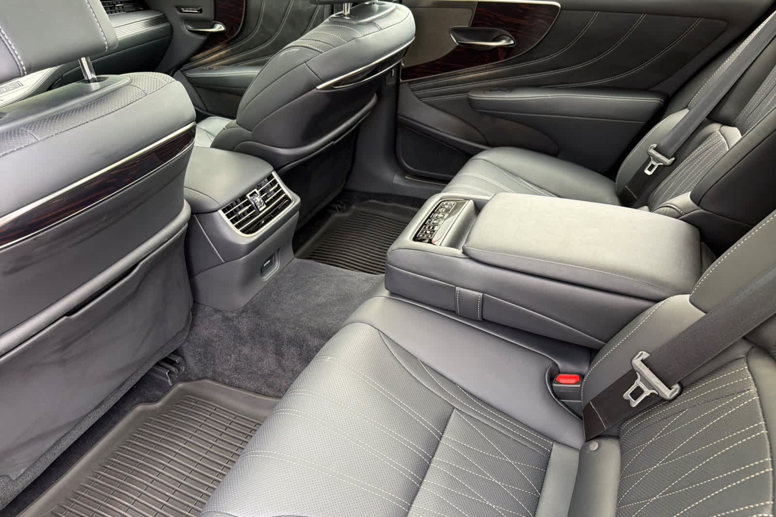 Certified 2024 Lexus LS 500 w/ Interior Upgrade Package RWD image 4