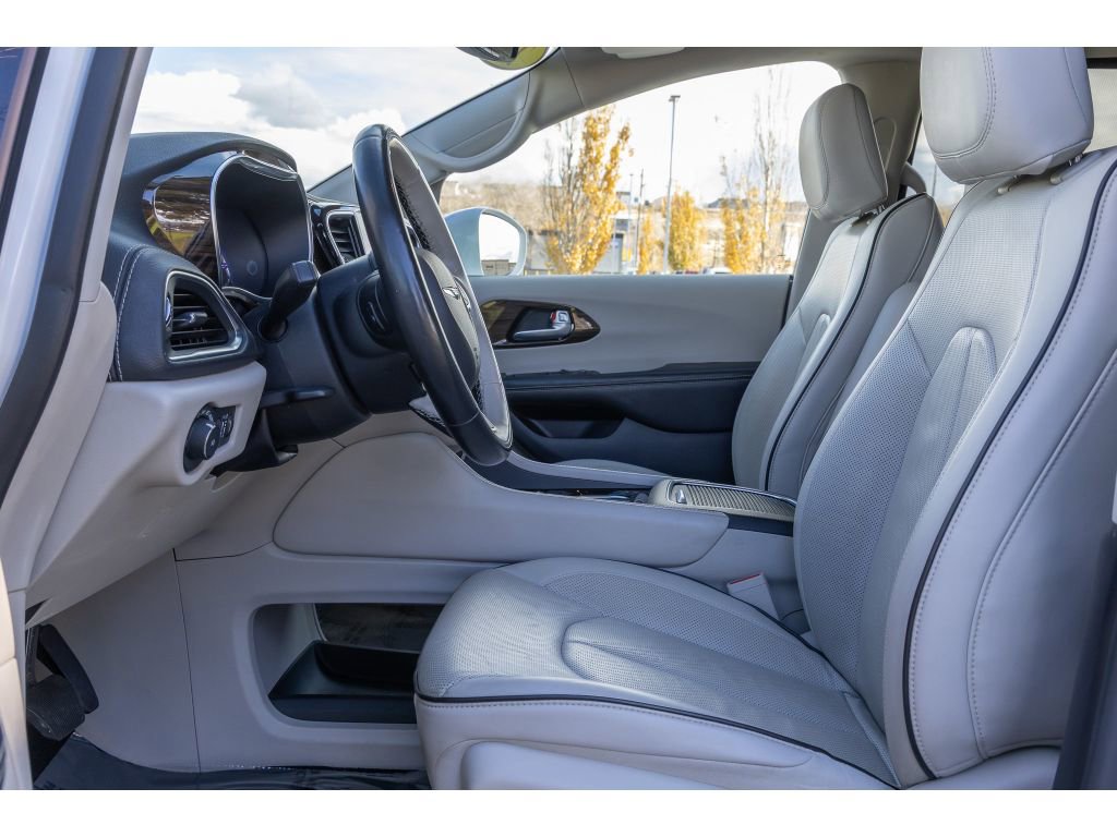 Used 2021 Chrysler Pacifica Limited w/ Premium & Safety Sphere Group image 17