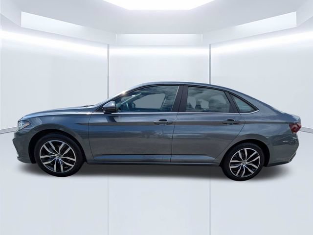 Used 2025 Volkswagen Jetta SE FWD image 8