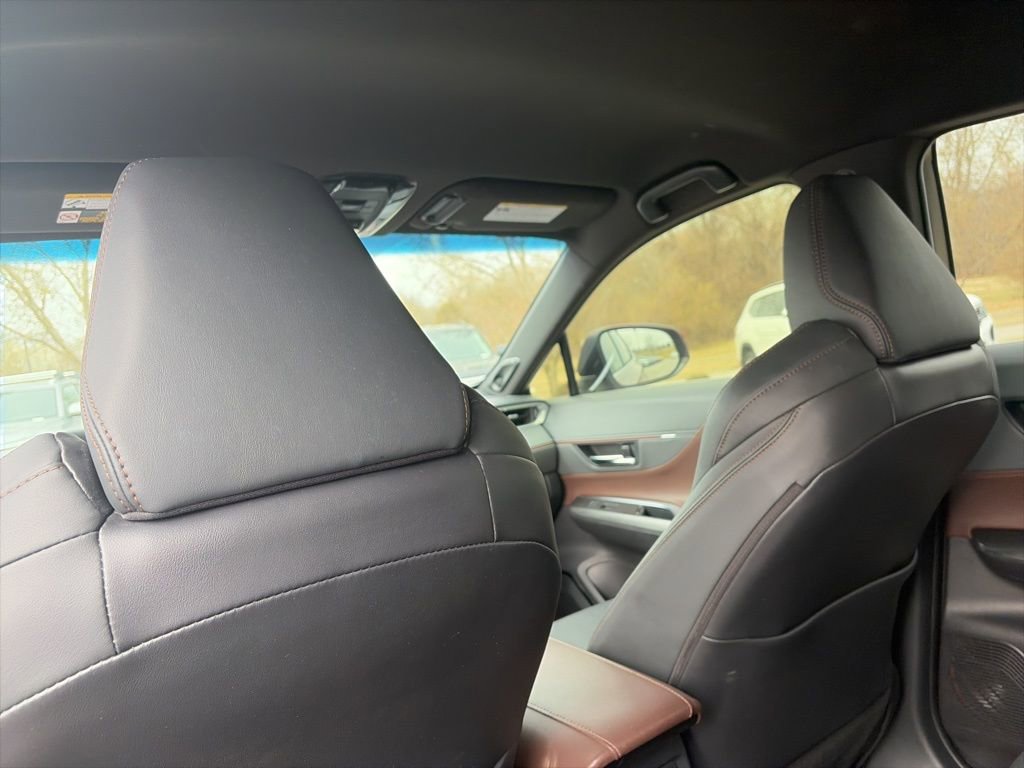 Used 2021 Toyota Venza Limited image 27