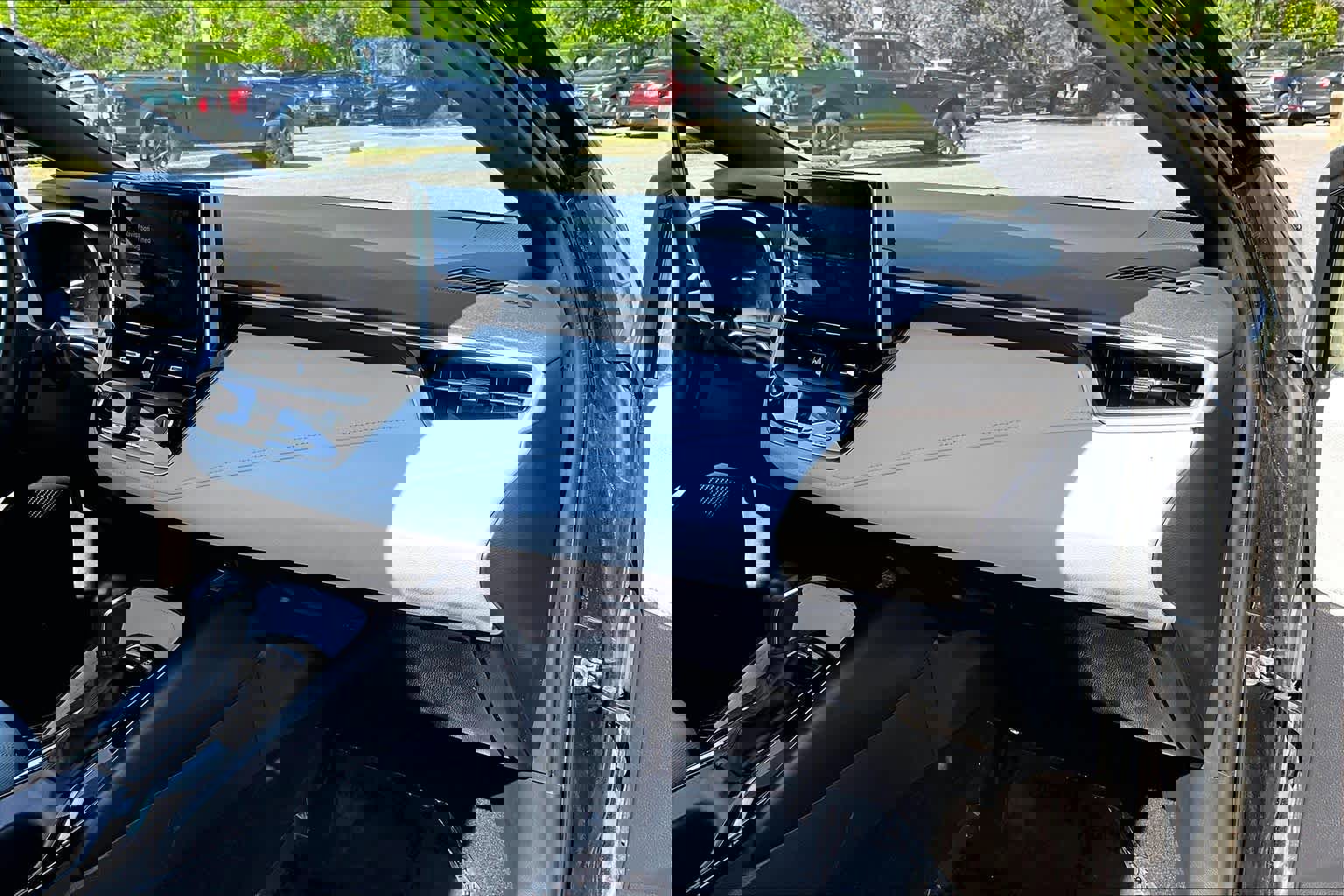 Used 2024 Toyota Corolla SE w/ SE Package FWD image 18