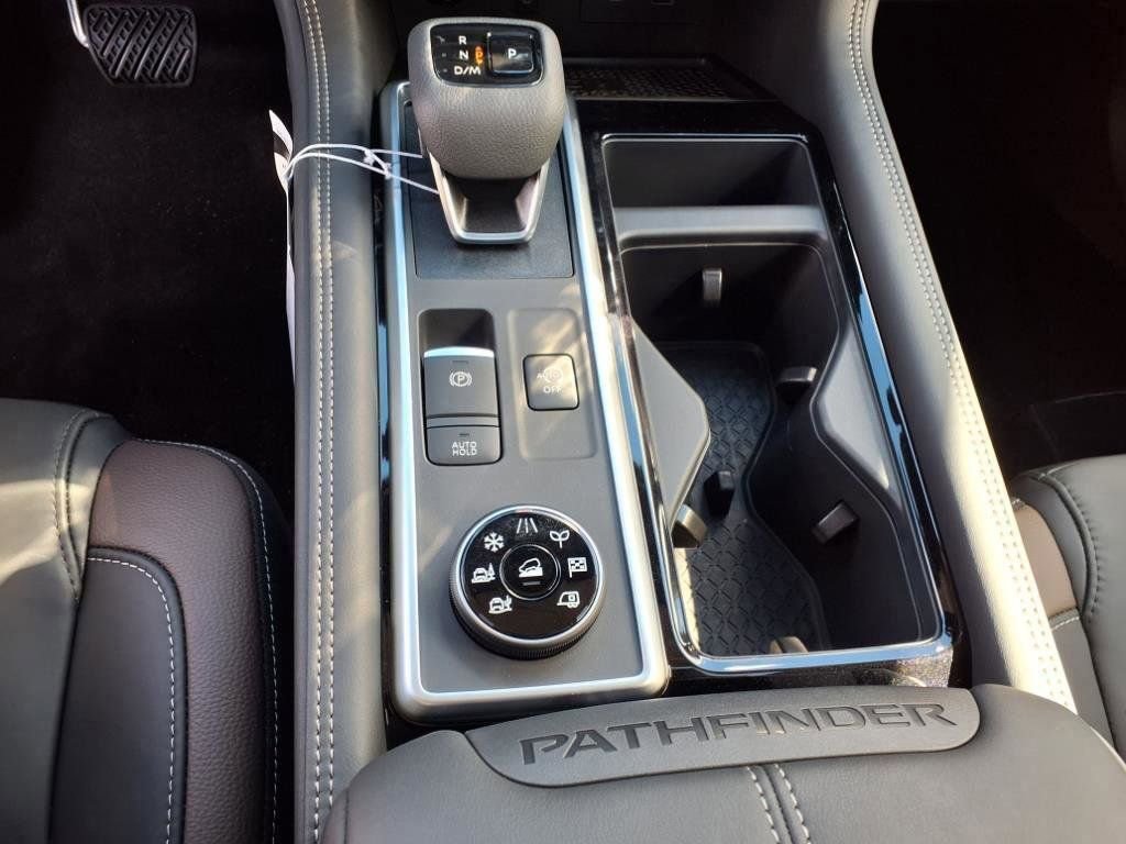New 2025 Nissan Pathfinder Platinum w/ Black Appearance Package image 19