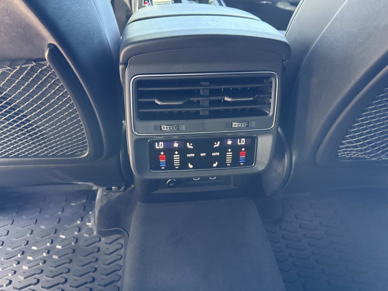 Used 2023 Audi SQ7 Prestige w/ Prestige Package AWD/4WD image 17