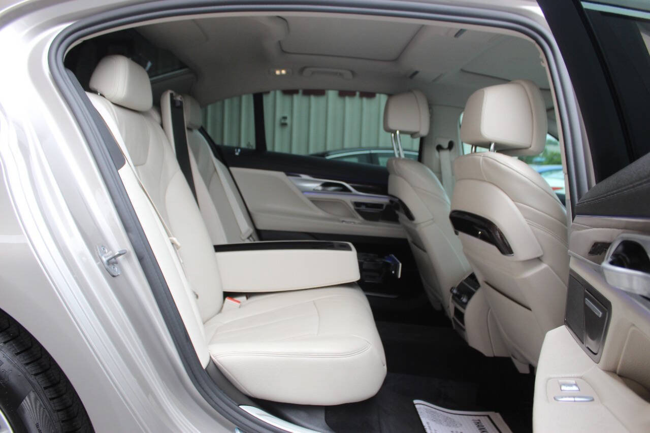 Used 2022 BMW 740i xDrive AWD/4WD image 19
