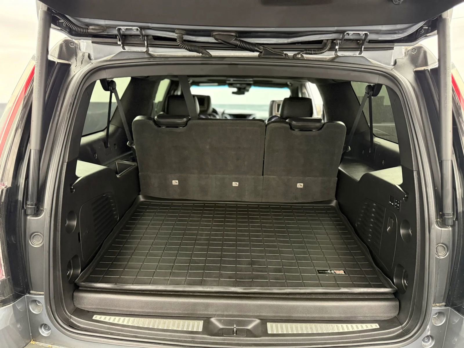 Used 2018 Cadillac Escalade ESV Platinum AWD/4WD image 34