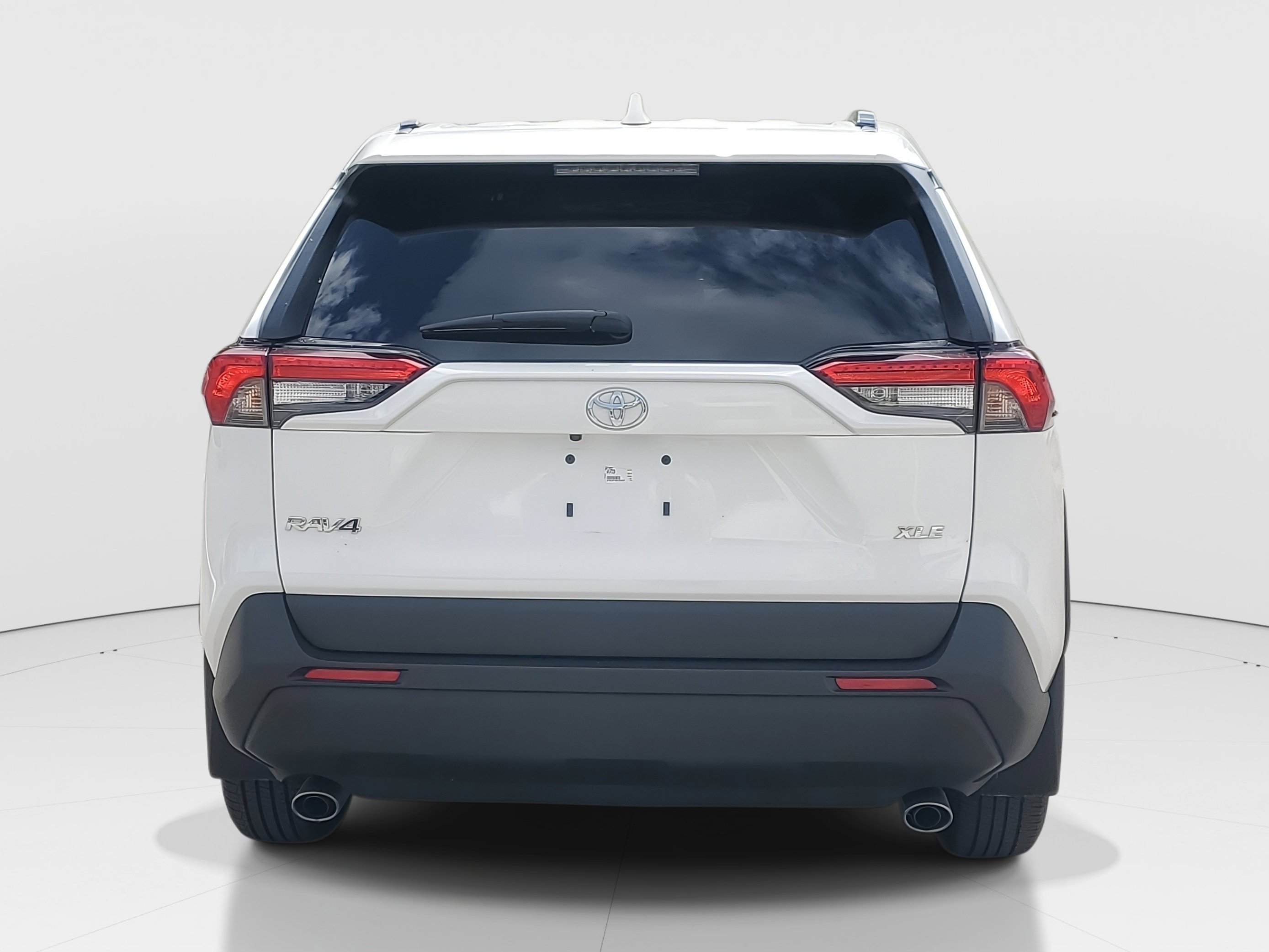 Used 2025 Toyota RAV4 XLE image 4