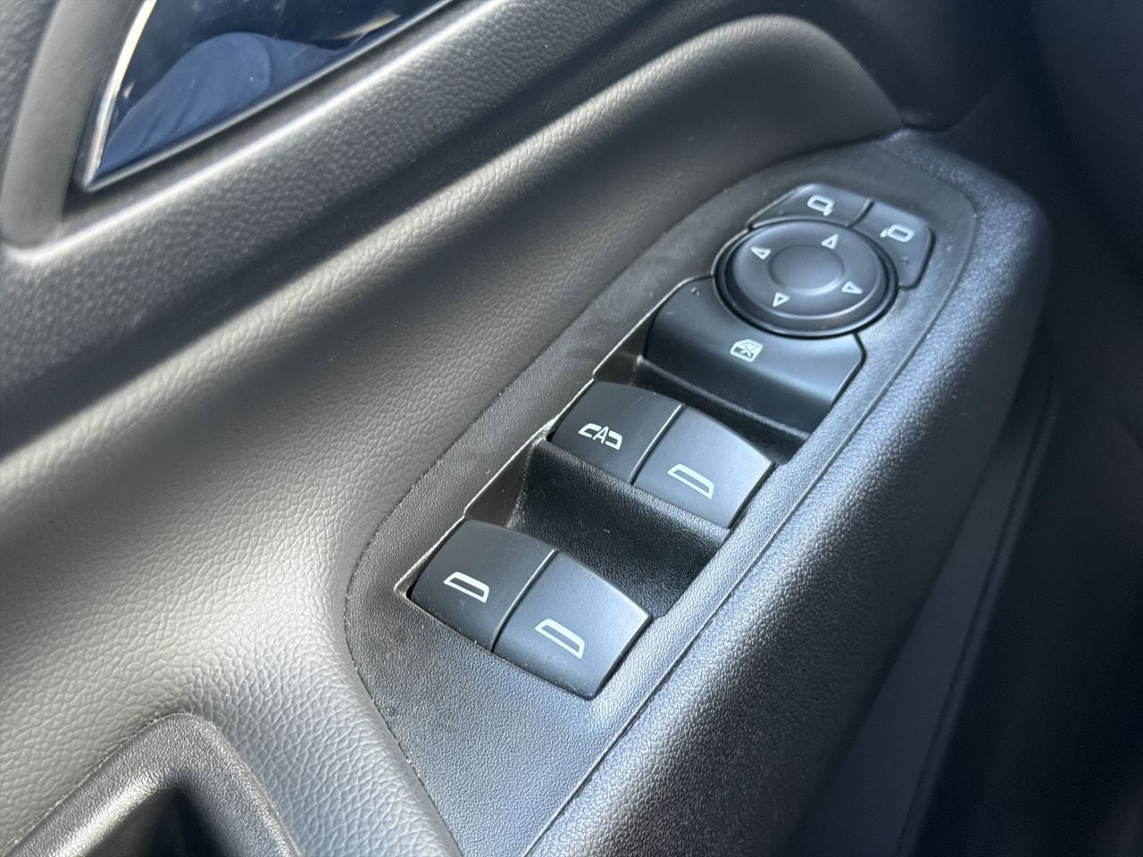 Used 2024 Chevrolet Equinox LT AWD/4WD image 11