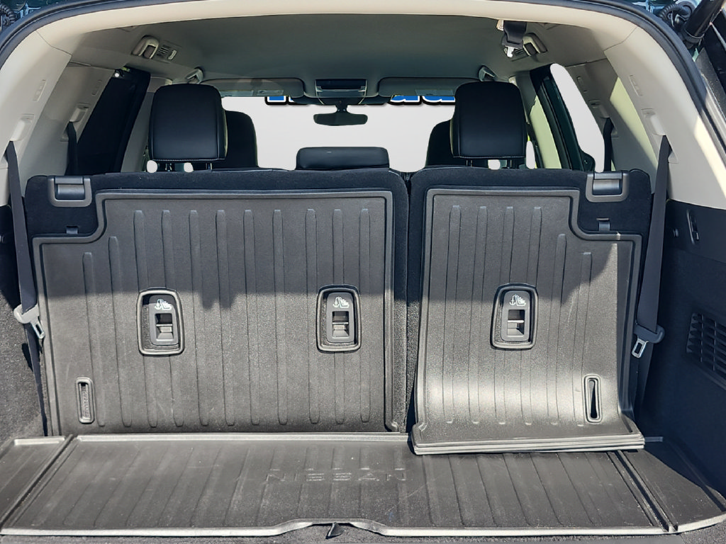 Used 2023 Nissan Pathfinder SL w/ Lighting Package (N92) FWD image 16
