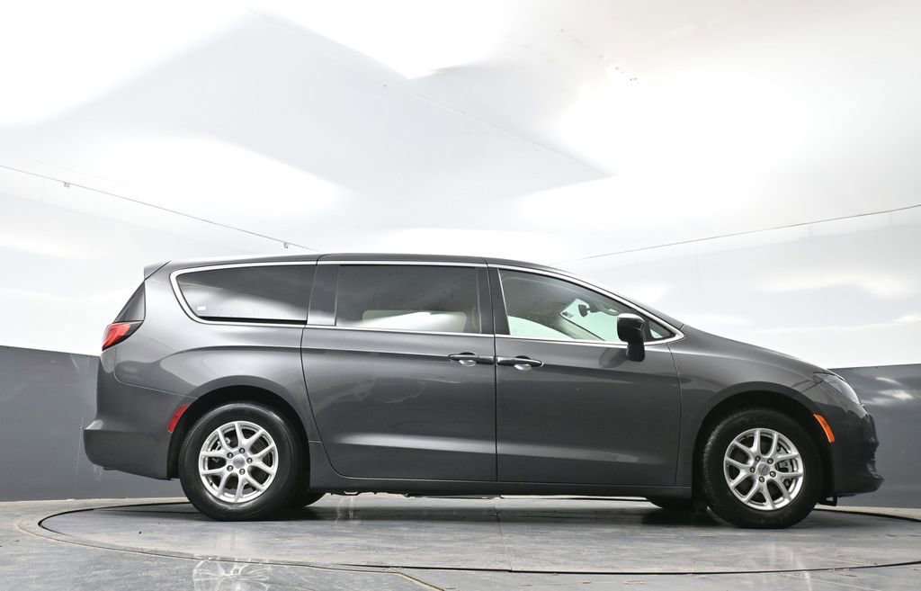 Used 2023 Chrysler Voyager LX FWD image 48