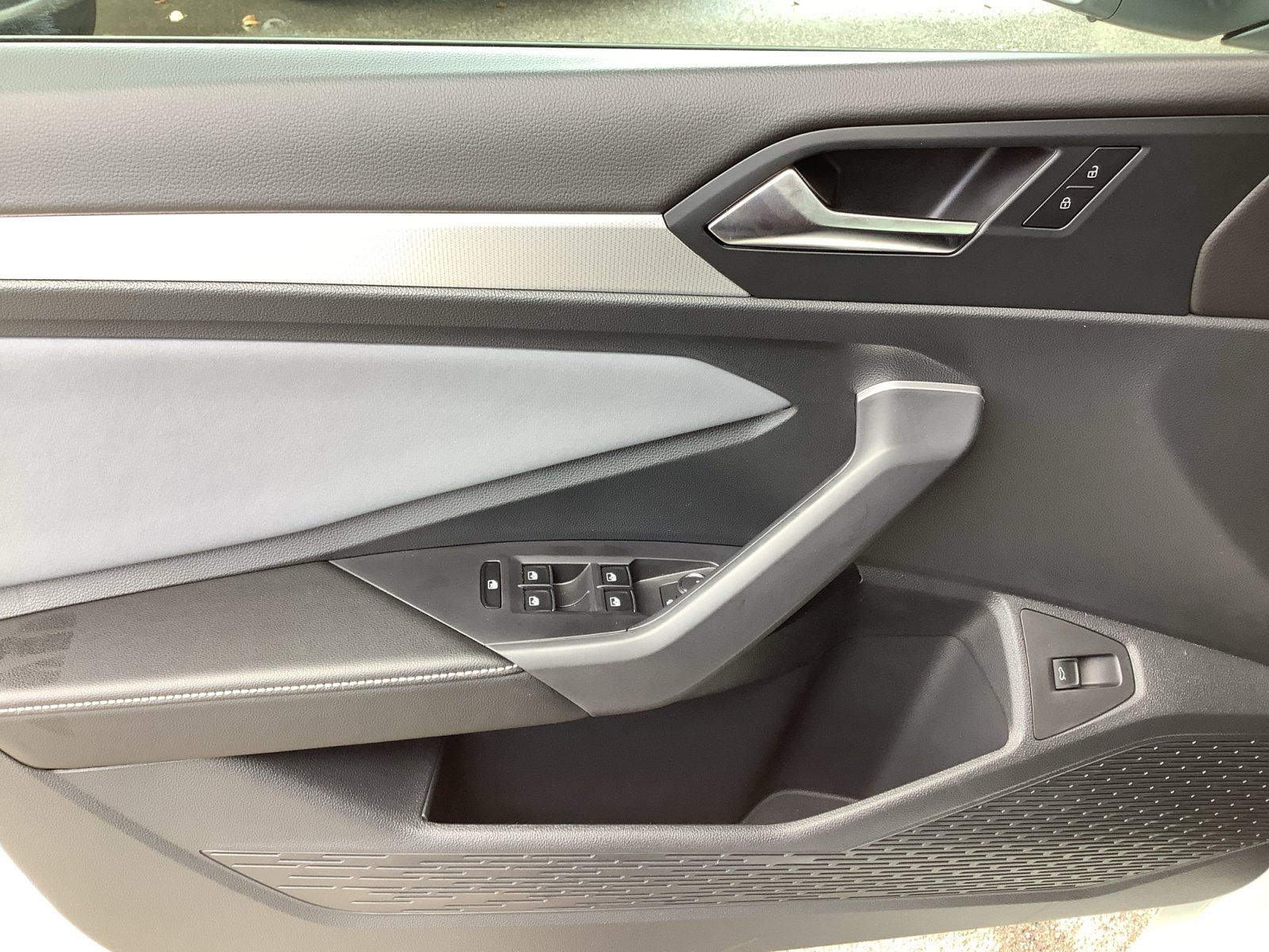 New 2026 Volkswagen Jetta SE FWD image 28