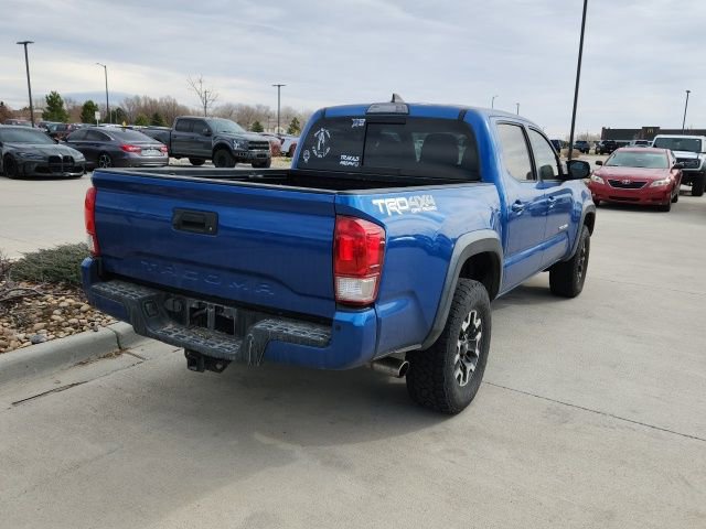 Used 2017 Toyota Tacoma TRD Off-Road image 3