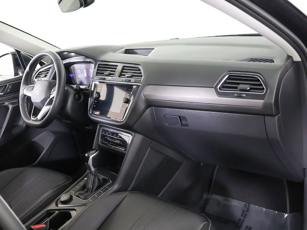 Used 2023 Volkswagen Tiguan SE image 27