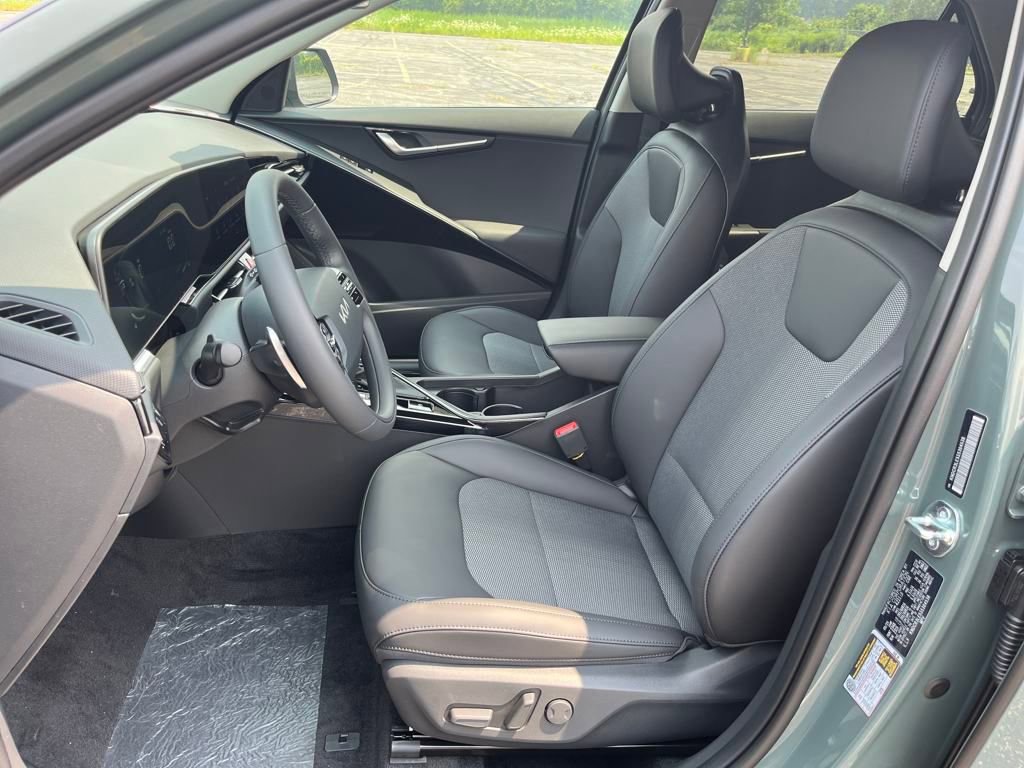 New 2025 Kia Niro EX image 13