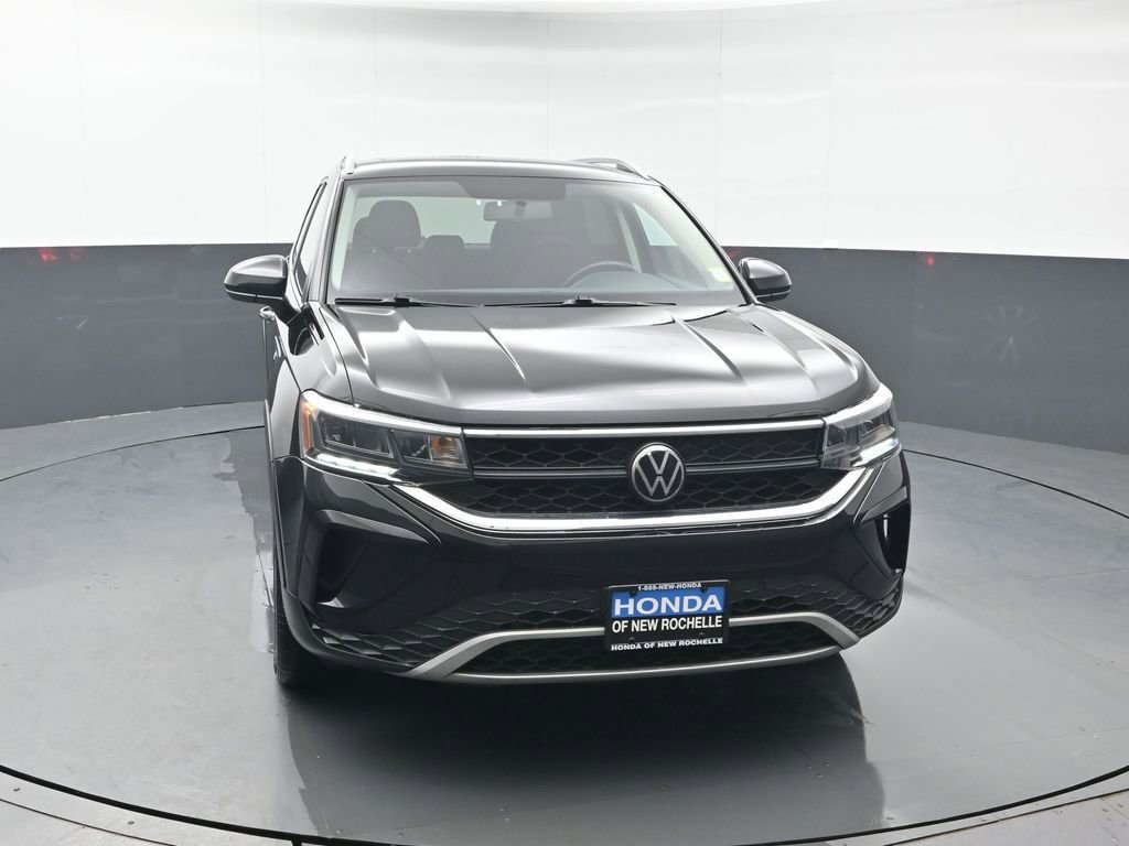 Used 2022 Volkswagen Taos SE w/ Panoramic Sunroof Package image 9