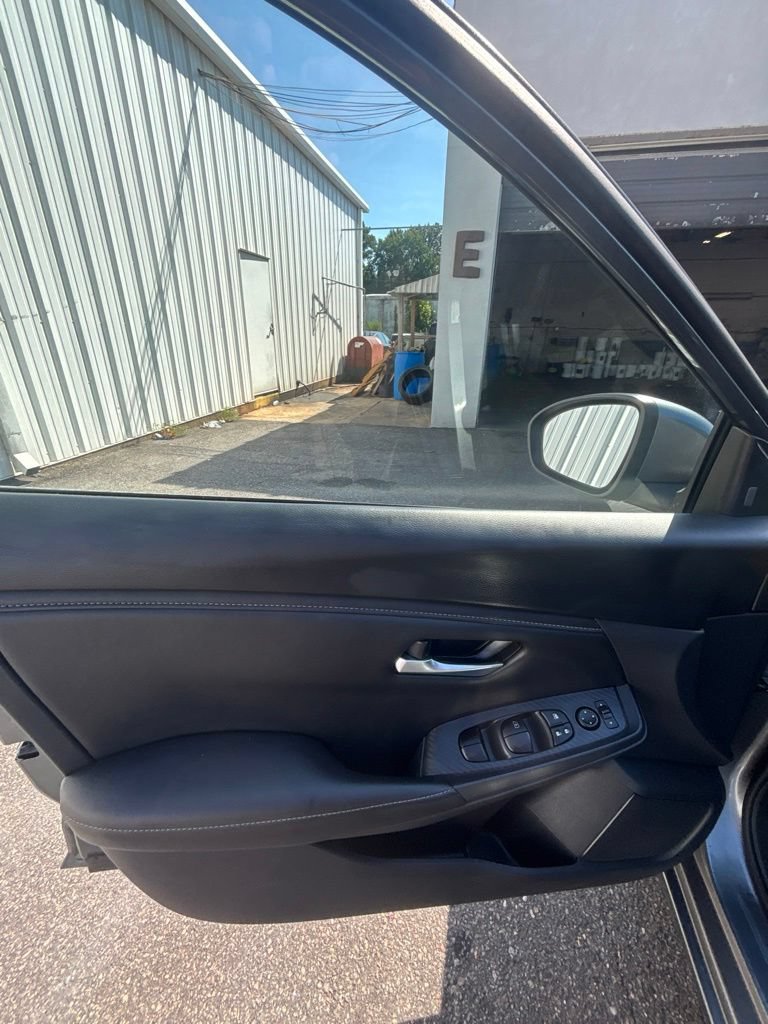 Used 2025 Nissan Sentra SV FWD image 11