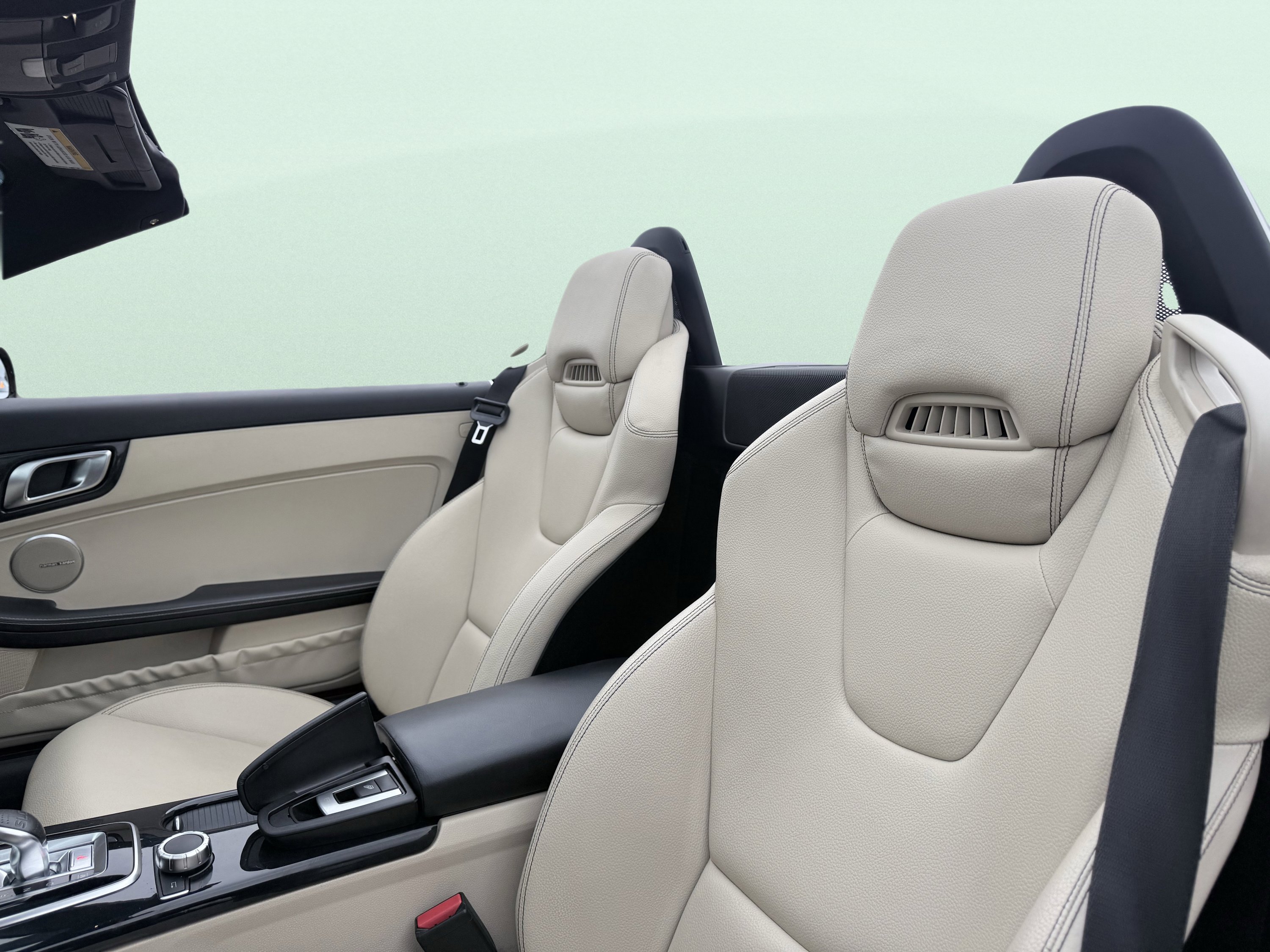 Used 2020 Mercedes-Benz SLC 300 w/ Premium Package image 31