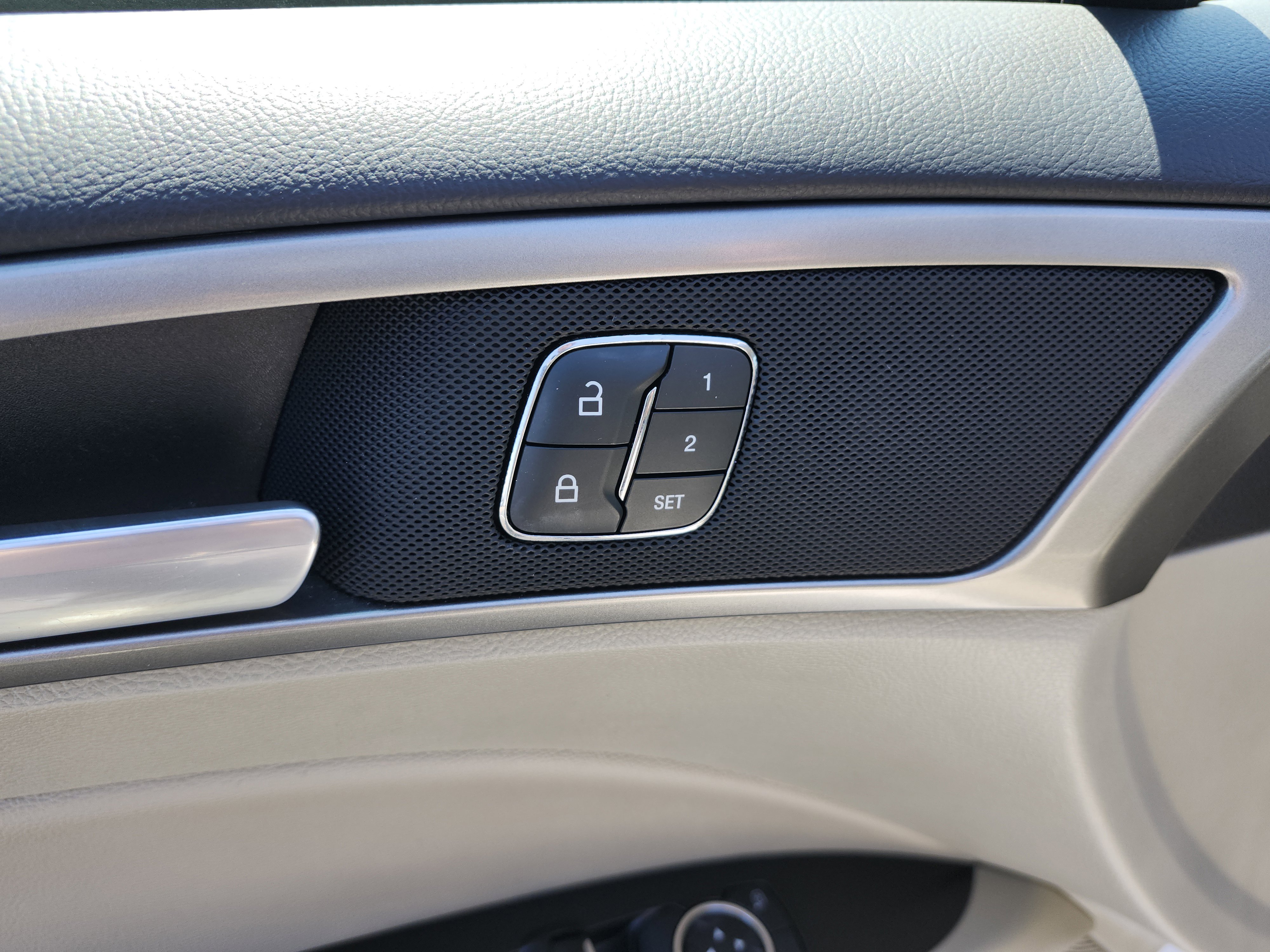 Used 2020 Ford Fusion SEL image 26