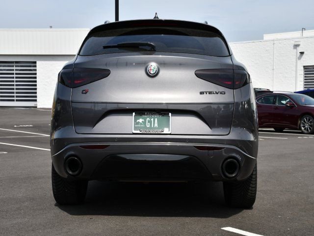 Used 2022 Alfa Romeo Stelvio Ti image 10