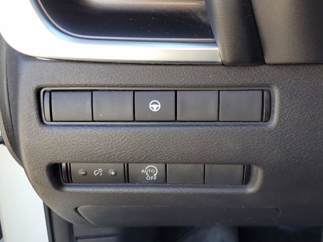 Used 2023 Nissan Rogue SV image 16